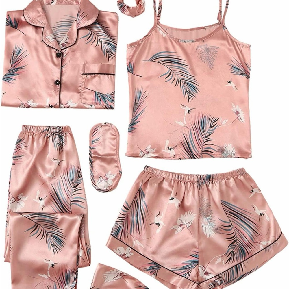 Set of 7 pijama set.